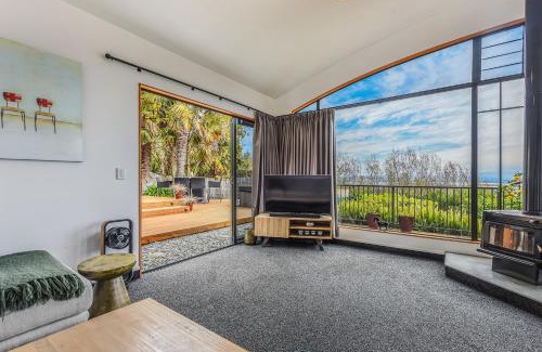 Nelson House | Sunset Heights - Nelson Holiday Home