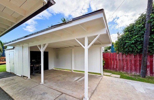 Mokuleia House | Sunset House-beachfront, AC, WiFi, secluded beach, close to epic surf breaks