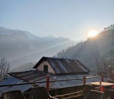 Tosh Hotel | Sunset Inn tosh