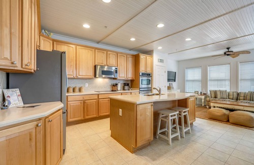 Sunset Island House | Sunset Island Beach House w/3 Large Decks, 75' TV, quick walk to amenities