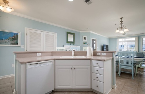 Sunset Island Condo | Sunset Island Condo, Indoor/Outdoor Pools, FREE Linen/Towel Pkg, Parking for 2