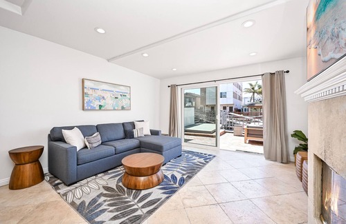 Sunset Beach House | Sunset Island Waterfront Home with Kayaks across the Street from the Beach