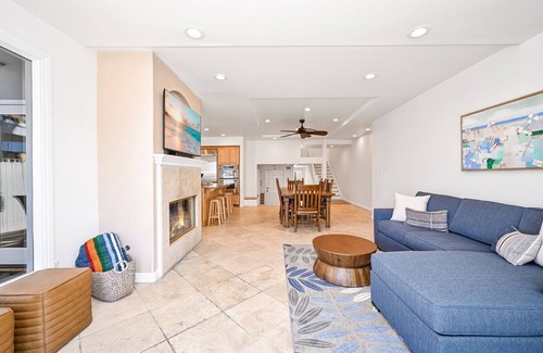 Sunset Beach House | Sunset Island Waterfront Home with Kayaks across the Street from the Beach