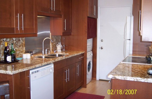 Norma Triangle Apartment | Sunset & LA Cienega, Walk everywhere, free parking, city views, washer dryer.