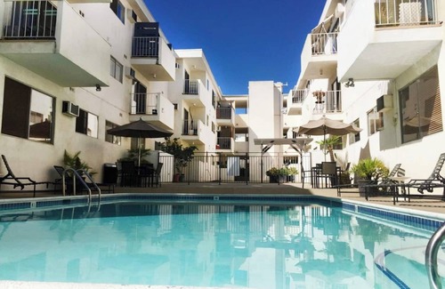 Norma Triangle Apartment | Sunset & LA Cienega, Walk everywhere, free parking, city views, washer dryer.