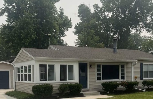 Twin Lakes House | Sunset Lakehouse: lake view, steps from beach and easy commute to Lake Geneva!