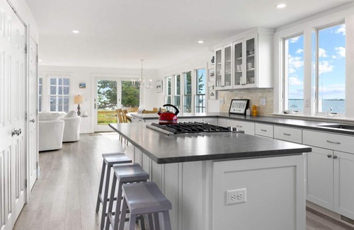 Barnstable House | Sunset Lane:155-Ba Ideal Beach House, Waterfront on Barnstable Harbor