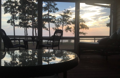 Rock Hall House | Sunset Lodge on the Bay
