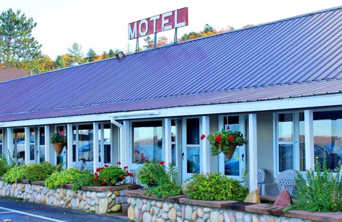 Munising Hotel | Sunset Motel On The Bay