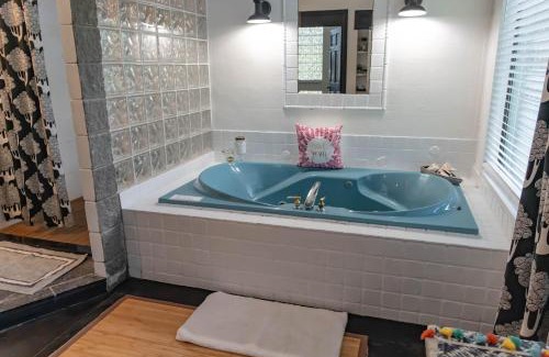 Nocona House | Sunset Oaks Retreat Events, Farm Animals & Views