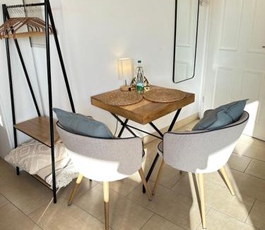 Altstadt Apartment | Sunset Oasis, Dachterrasse mit Ausblick, Tiefgarage, Nähe Bahnhof, WLAN