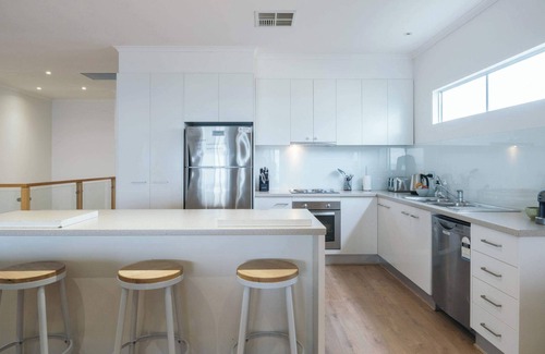 Adelaide House | Sunset Ocean Views Esplanade, 6 BR, Sleeps 15