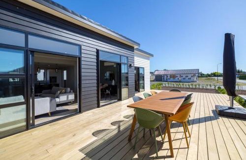 Martinborough House | Sunset On Syrah