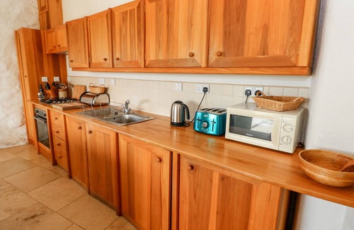 Goodwick Cottage | SUNSET, pet friendly, with a garden in Goodwick