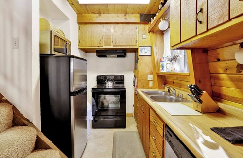 Sugarloaf Cabin | Sunset Pines Retreat Cottage at Big Bear - Foosball