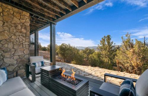 Orderville House | Sunset Pointe Modern Comfort Epic Views Zion