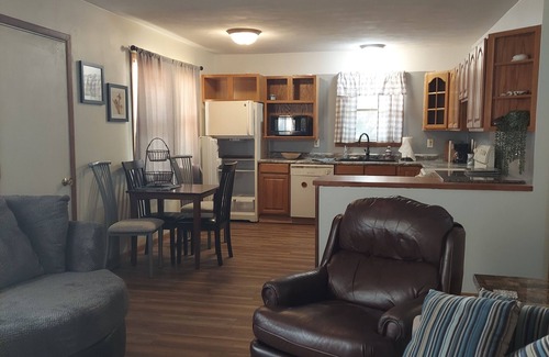 Albany Apartment | Sunset retreat 2 bedroomnOverlooking river and sunsetsnpool and hottub. Remodel