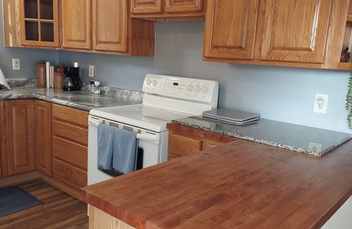 Albany Apartment | Sunset retreat 2 bedroomnOverlooking river and sunsetsnpool and hottub. Remodel