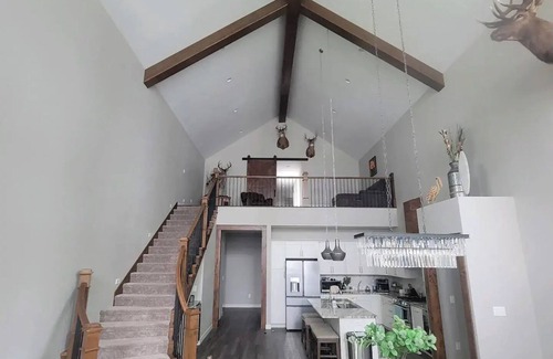 Butte Des Morts House | Sunset Retreat EAA home