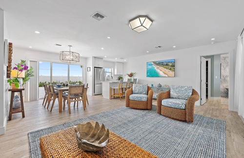 Juno Beach House | Sunset Ridge Cottage - Pool, Bikes, Beach & Views