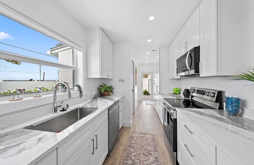 Juno Beach House | Sunset Ridge Cottage - Pool, Bikes, Beach & Views