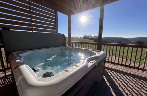 Rogers Cabin | Sunset Ridge- Natural Bridge, Sunset View, Hot Tub