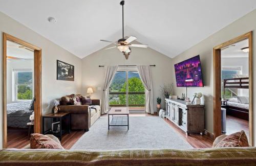 Waynesville House | Sunset Ridge Retreat