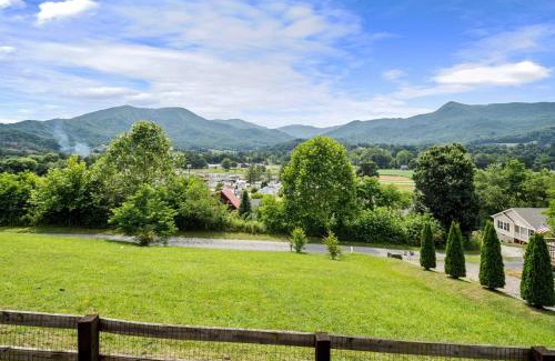 Waynesville House | Sunset Ridge Retreat