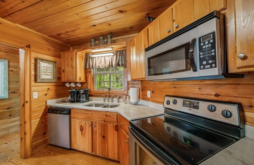 Mentone Cabin | Sunset ROCKS-sleeps 8 with brow view, hot tub, & fire pit