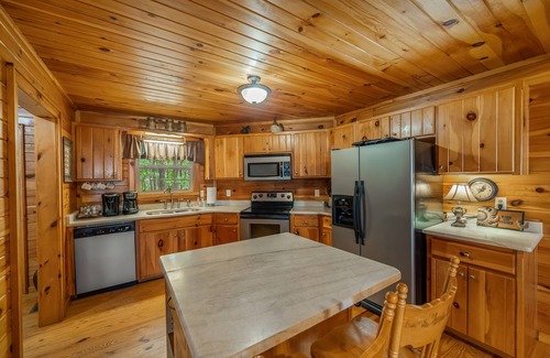 Mentone Cabin | Sunset ROCKS-sleeps 8 with brow view, hot tub, & fire pit