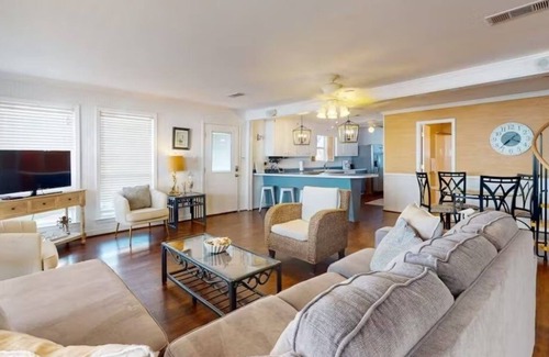 Royal Lagoons House | Sunset Sanctuary- Bay Dock/Hot Tub/.5mi to Beach