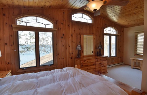 Hayward House | Sunset Shores 3 Bedroom Hotel Room by Redawning