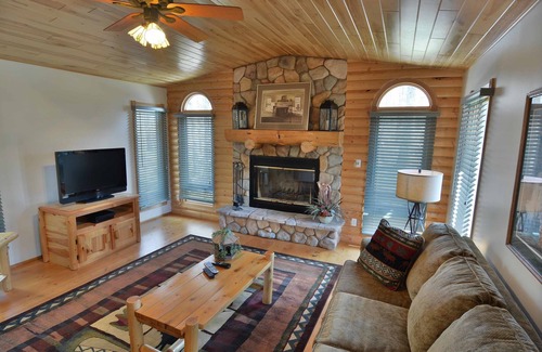 Hayward House | Sunset Shores 3 Bedroom Hotel Room by Redawning