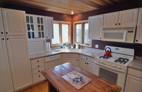 Hayward House | Sunset Shores 3 Bedroom Hotel Room by Redawning