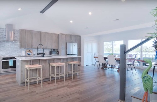 Dixie - Berryhill House | Sunset Shores Retreat: 15% off thru Nov!