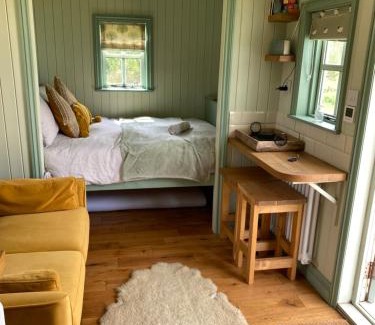 Penrith Ski Chalet | Sunset Snug Shepherd hut