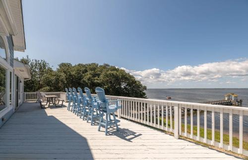 Monteray Shores House | Sunset Sonata C8928 - Luxury Soundfront Home, Pool