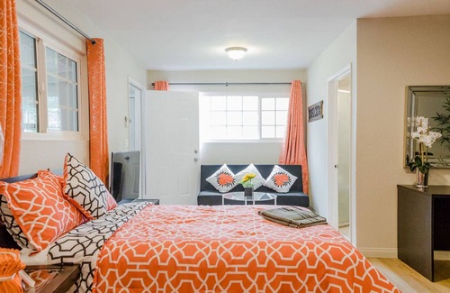 El Monte House | Sunset Studio Home w/ kitchen near DTLA