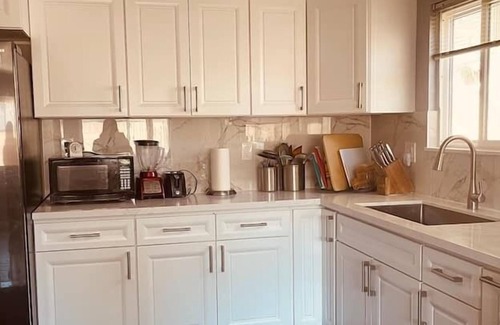 West Covina House | Sunset Studio with backyard by Zen Living