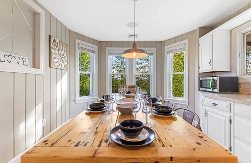 Amesbury House | Sunset Suite