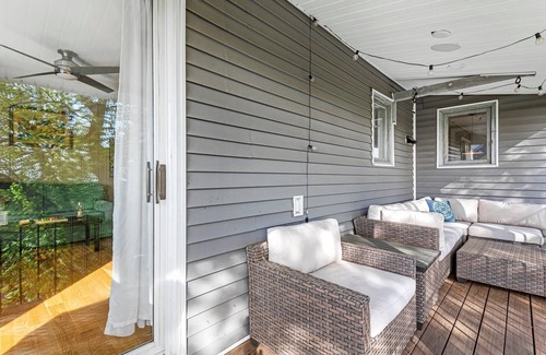 Amesbury House | Sunset Suite