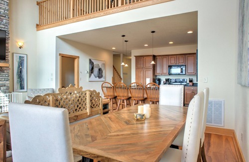 Wolf Laurel House | Sunset Summit | Mountain Retreat Next to Hatley Pointe Ski Resort | Hot Tub