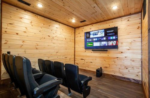 Sevierville House | Sunset Summit - Pool, Theater Room, Games, & VIEWS