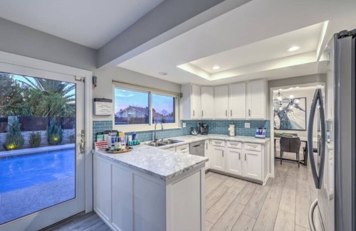Green Valley North Villa | 𖤓 Sunset Swim: Luxury Vegas Villa, Pool, Hot Tub