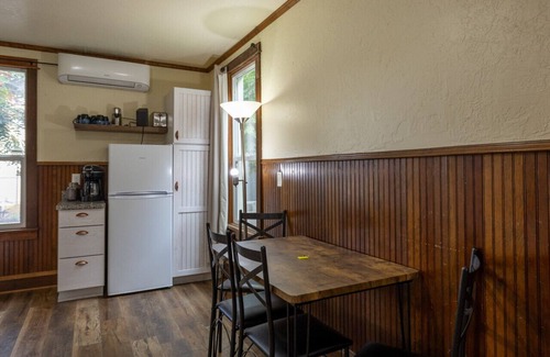 Market District Apartment | Sunset - The Rhodee House #1