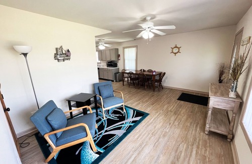 Pretty Bayou House | Sunset View 10 min to Gulf Coast Emerald Beaches - Pet-Friendly!
