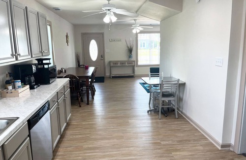 Pretty Bayou House | Sunset View 10 min to Gulf Coast Emerald Beaches - Pet-Friendly!