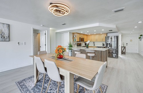 Tahitian Homes House | Sunset Views & Hot Tub: Lakefront Holiday Retreat!
