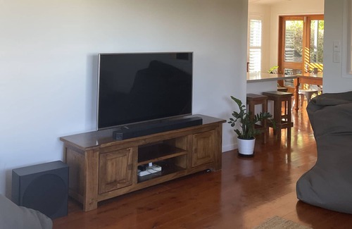 Sunrise Beach House | Sunset Views @ Sunrise Beach - Escape Hastings St Bustle - Live Like a Local