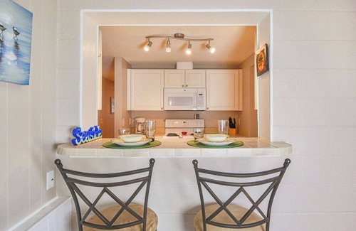 South Venice House | Sunset Villa -Close to Beaches and Shamrock Park - Fenced Yard